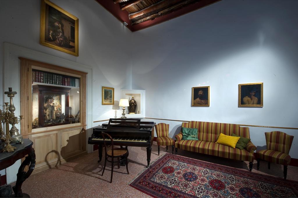 Domus Decumana Apartment Naples Room photo