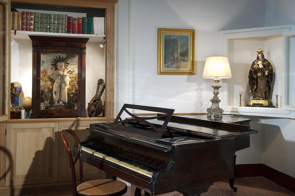 Domus Decumana Apartment Naples Room photo